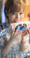 清新短发可爱少女逛街游玩高清写真美图