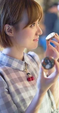 清新短发可爱少女逛街游玩高清写真美图