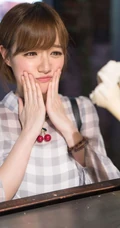 清新短发可爱少女逛街游玩高清写真美图