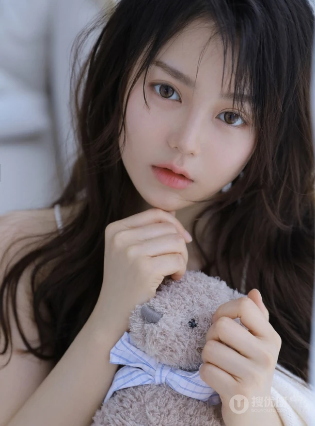 清新清纯少女室内写真照片 面容纯美，皮肤白皙