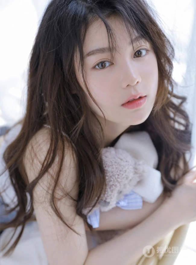 清新清纯少女室内写真照片 面容纯美，皮肤白皙