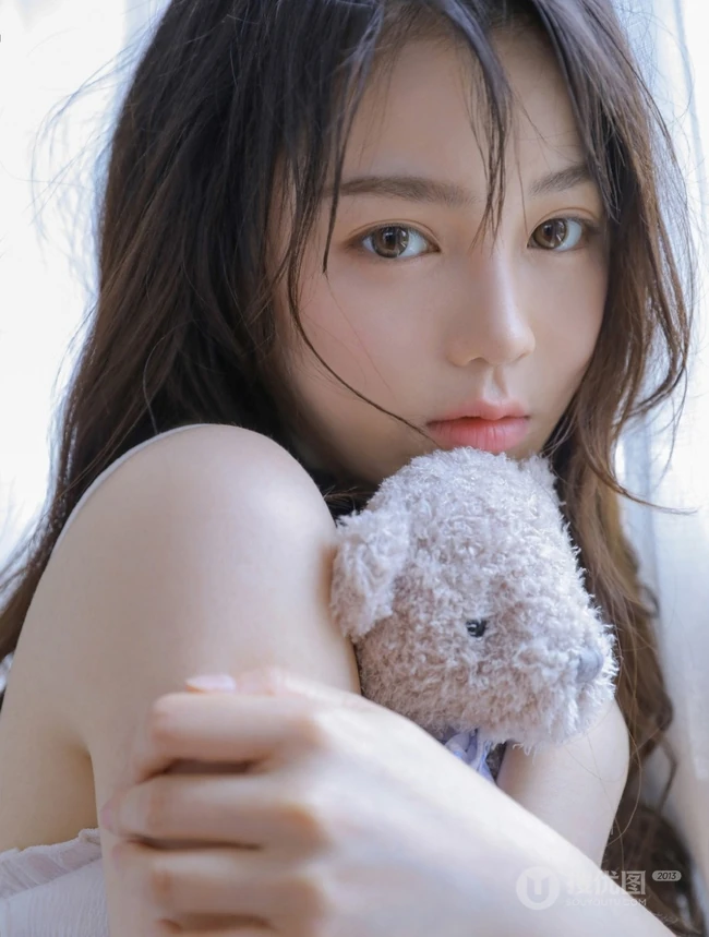 清新清纯少女室内写真照片 面容纯美，皮肤白皙