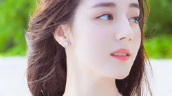 美女明星迪丽热巴海边沙滩写真壁纸，热带风格长裙唯美动人
