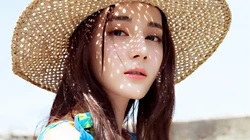 美女明星迪丽热巴海边沙滩写真壁纸，热带风格长裙唯美动人
