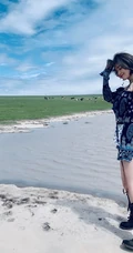清新女生明星段奥娟户外草原唯美写真