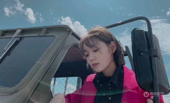 清新女生明星段奥娟户外草原唯美写真
