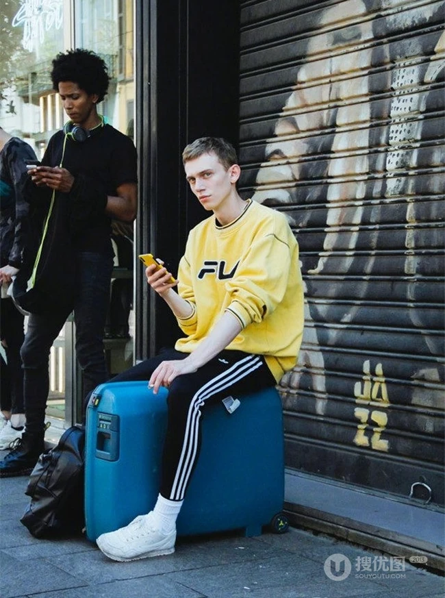 好看的欧美男模们街拍图片，看下台后的他们日常穿搭