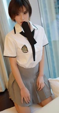 短发少女学生制服装写真美图，清丽面容清新怡人