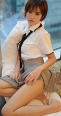 短发少女学生制服装写真美图，清丽面容清新怡人