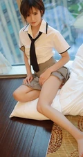 短发少女学生制服装写真美图，清丽面容清新怡人