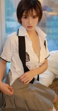 短发少女学生制服装写真美图，清丽面容清新怡人