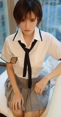 短发少女学生制服装写真美图，清丽面容清新怡人