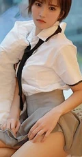 短发少女学生制服装写真美图，清丽面容清新怡人