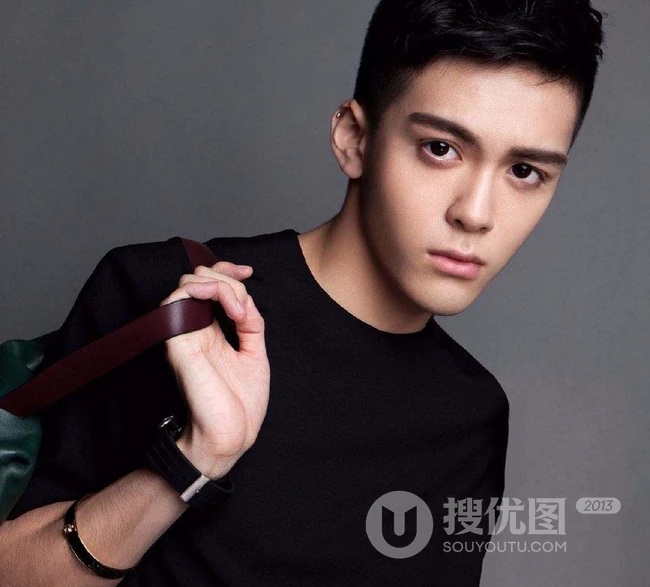 大眼睛阳光型男曾舜晞（Joseph）微卷湿发发型图片 第4张