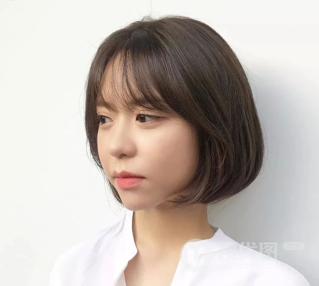 适合大脸女生的中短发发型图片，微卷发尾修脸又好看 第7张