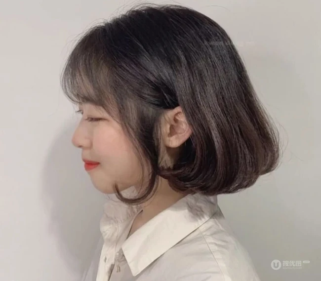 适合大脸女生的中短发发型图片，微卷发尾修脸又好看 第3张