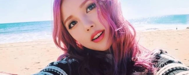大胆而个性的非主流女生发色图片，多种颜色齐聚一头 第14张