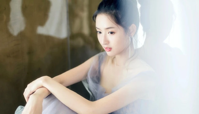 甜少女的动人瞬间，女演员王玉雯高清写真图集