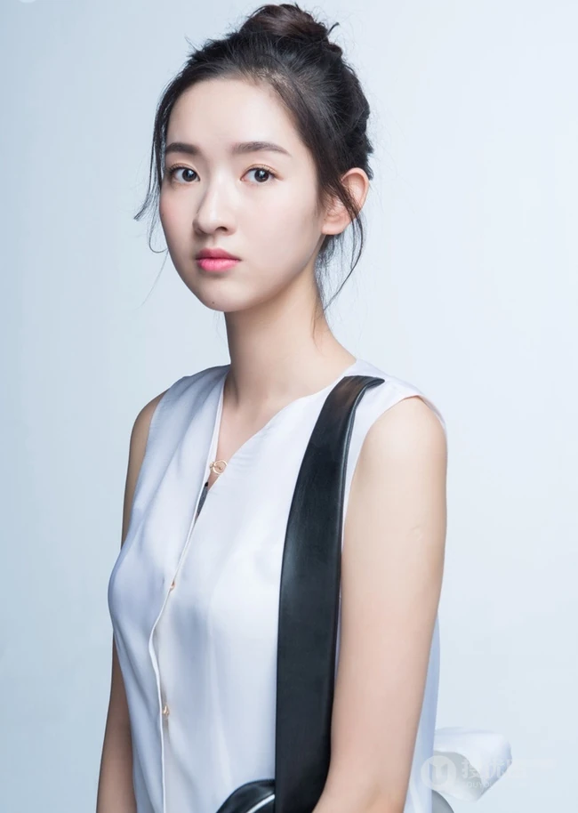 甜少女的动人瞬间，女演员王玉雯高清写真图集