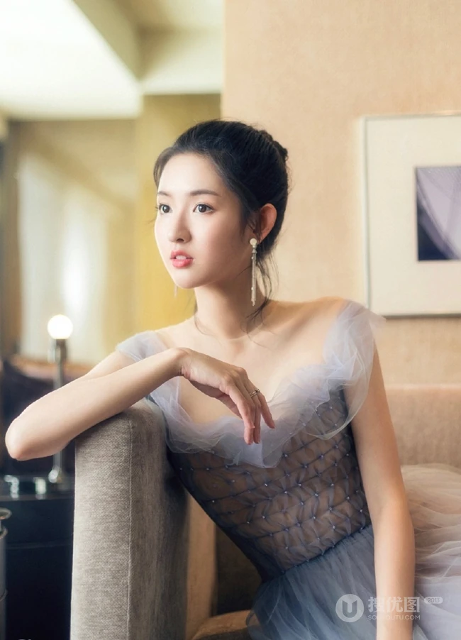 甜少女的动人瞬间，女演员王玉雯高清写真图集