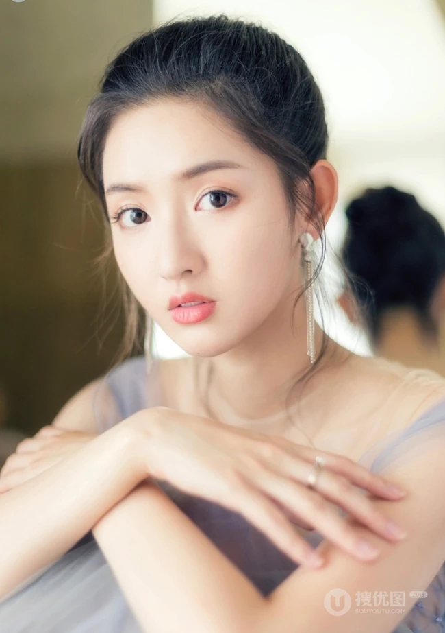 甜少女的动人瞬间，女演员王玉雯高清写真图集