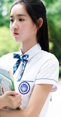 王玉雯饰演《少年派》里的校花邓小琪校服装纯美个人剧照