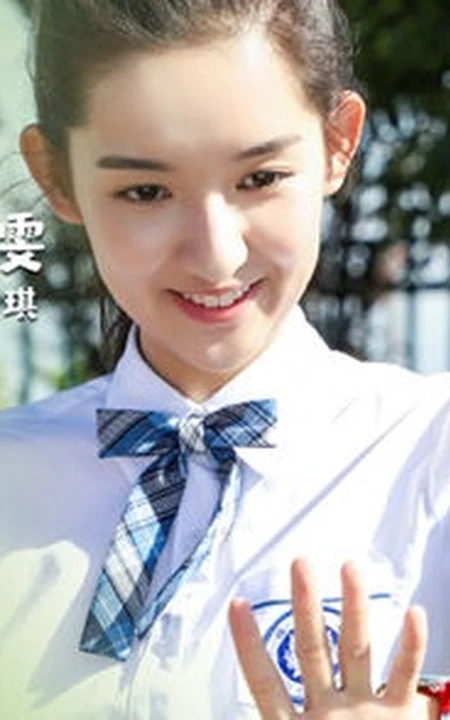 王玉雯饰演《少年派》里的校花邓小琪校服装纯美个人剧照