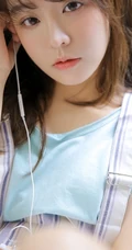好看的肩带连体短裤少女居家日常写真图集