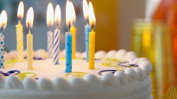 生日水果蛋糕蜡烛带字母唯美高清壁纸图片
