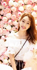 宣璐露肩蕾丝边连衣裙唯美写真，搭配小背包时尚柔美