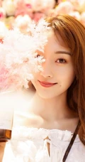 宣璐露肩蕾丝边连衣裙唯美写真，搭配小背包时尚柔美