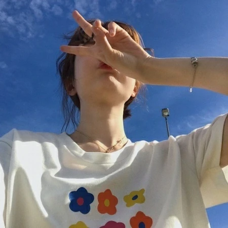 好看的少女户外自拍，或室内照等清新微信头像