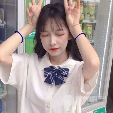 好看的少女户外自拍，或室内照等清新微信头像