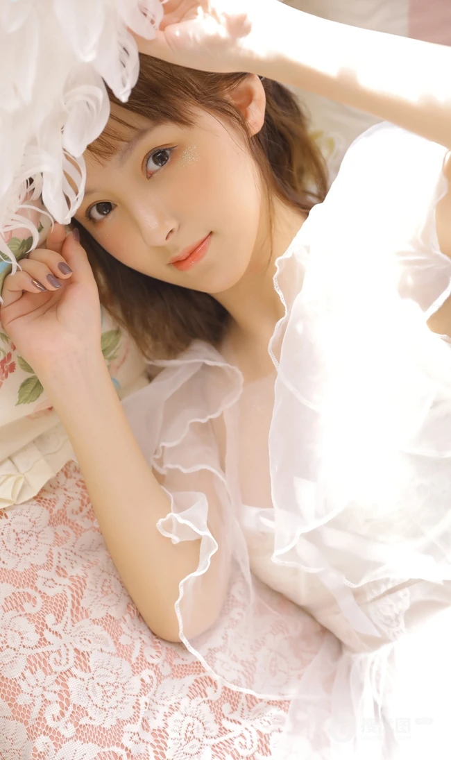 清纯白纱轻纱装女生气质时尚唯美室内写真图片