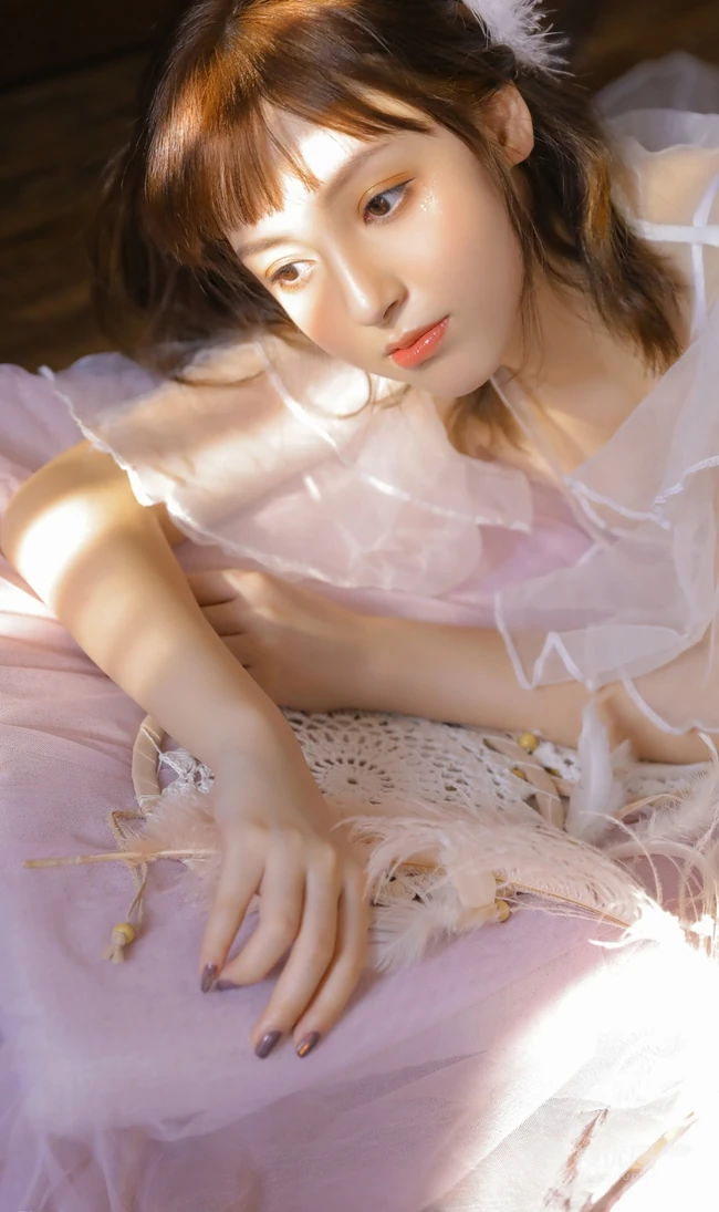清纯白纱轻纱装女生气质时尚唯美室内写真图片
