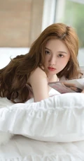 甜美文艺短裤线条感少女居家看书吃棒棒糖唯美写真