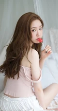 甜美文艺短裤线条感少女居家看书吃棒棒糖唯美写真