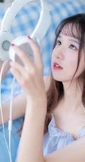 高颜值齐刘海可爱好看的女生室内甜美个人写真