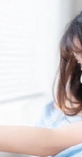 高颜值齐刘海可爱好看的女生室内甜美个人写真
