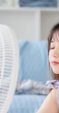 高颜值齐刘海可爱好看的女生室内甜美个人写真
