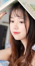 高颜值齐刘海可爱好看的女生室内甜美个人写真