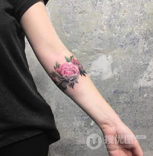 小手臂上色彩鲜艳的花朵花卉纹身图案男图片 第4张