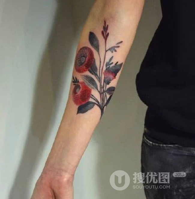 小手臂上色彩鲜艳的花朵花卉纹身图案男图片 第1张