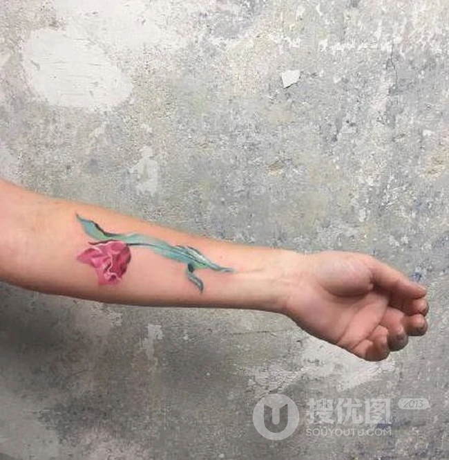 小手臂上色彩鲜艳的花朵花卉纹身图案男图片 第3张