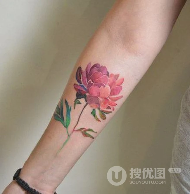 小手臂上色彩鲜艳的花朵花卉纹身图案男图片 第2张