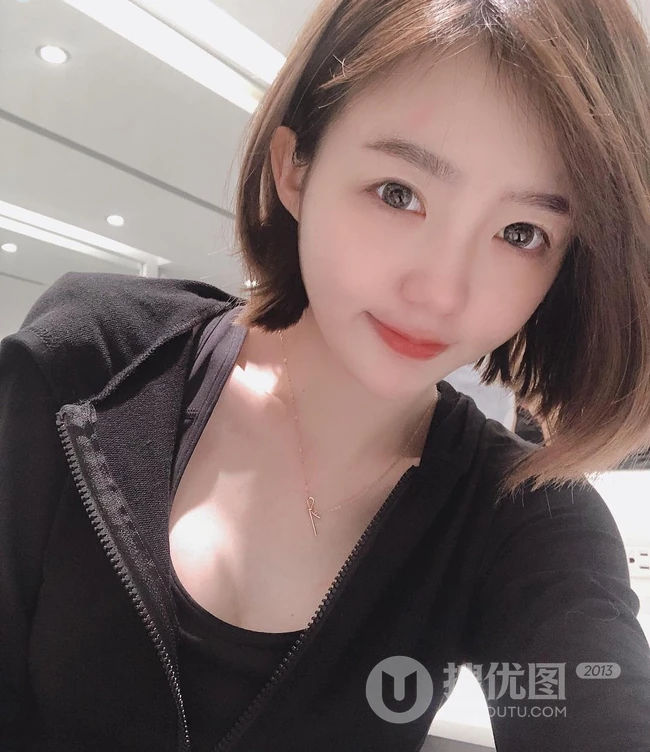 台湾气质女生翁子婷自拍美图，以及生活照片图集