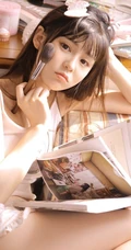 大眼萌白皙少女肩带睡衣短裤小清新唯美写真