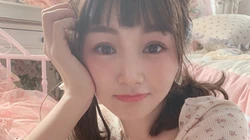 双马尾可爱小姑娘睡衣居家清新写真壁纸图片