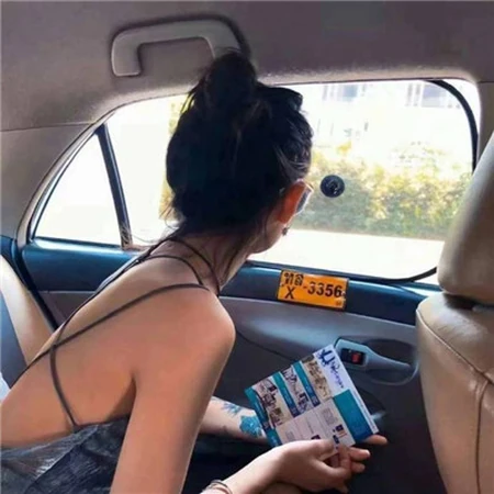 好看的真实女生和女生自拍生活照高清微信头像大图