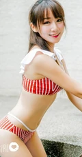 台湾气质妹子Shacy机机条纹泳装泳池写真大图